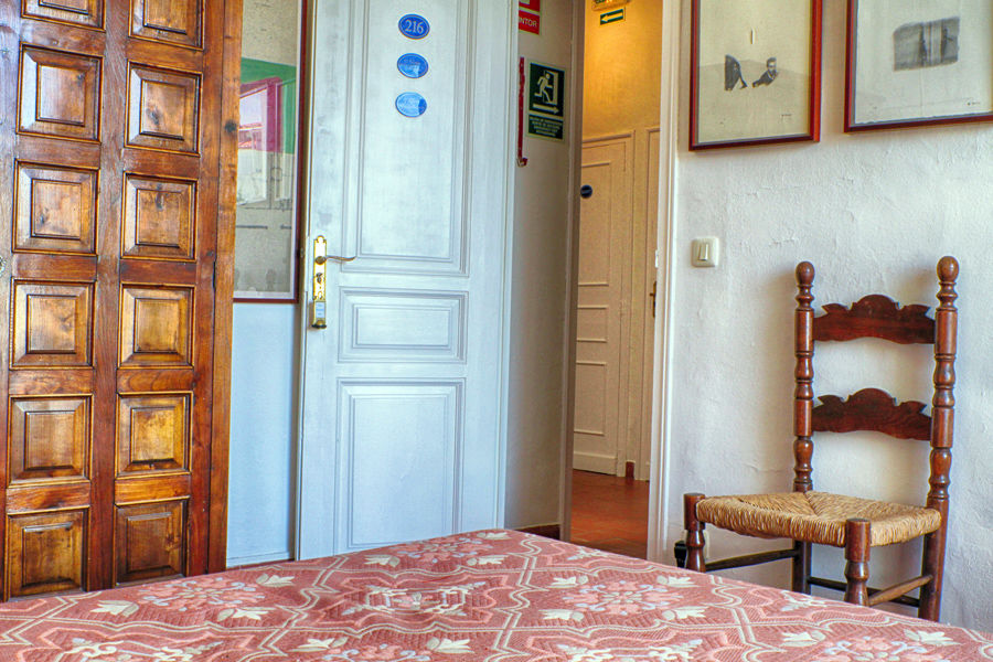 Medium Romantic Hotel