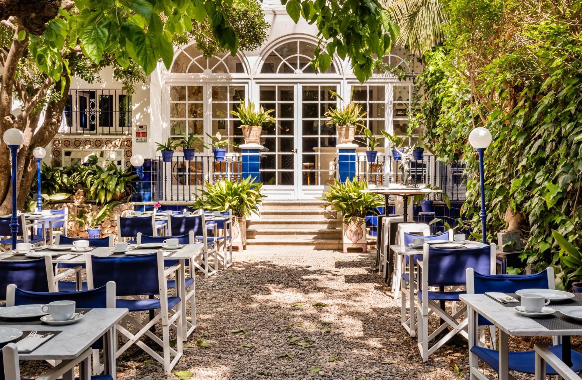 Medium Romantic Hotel