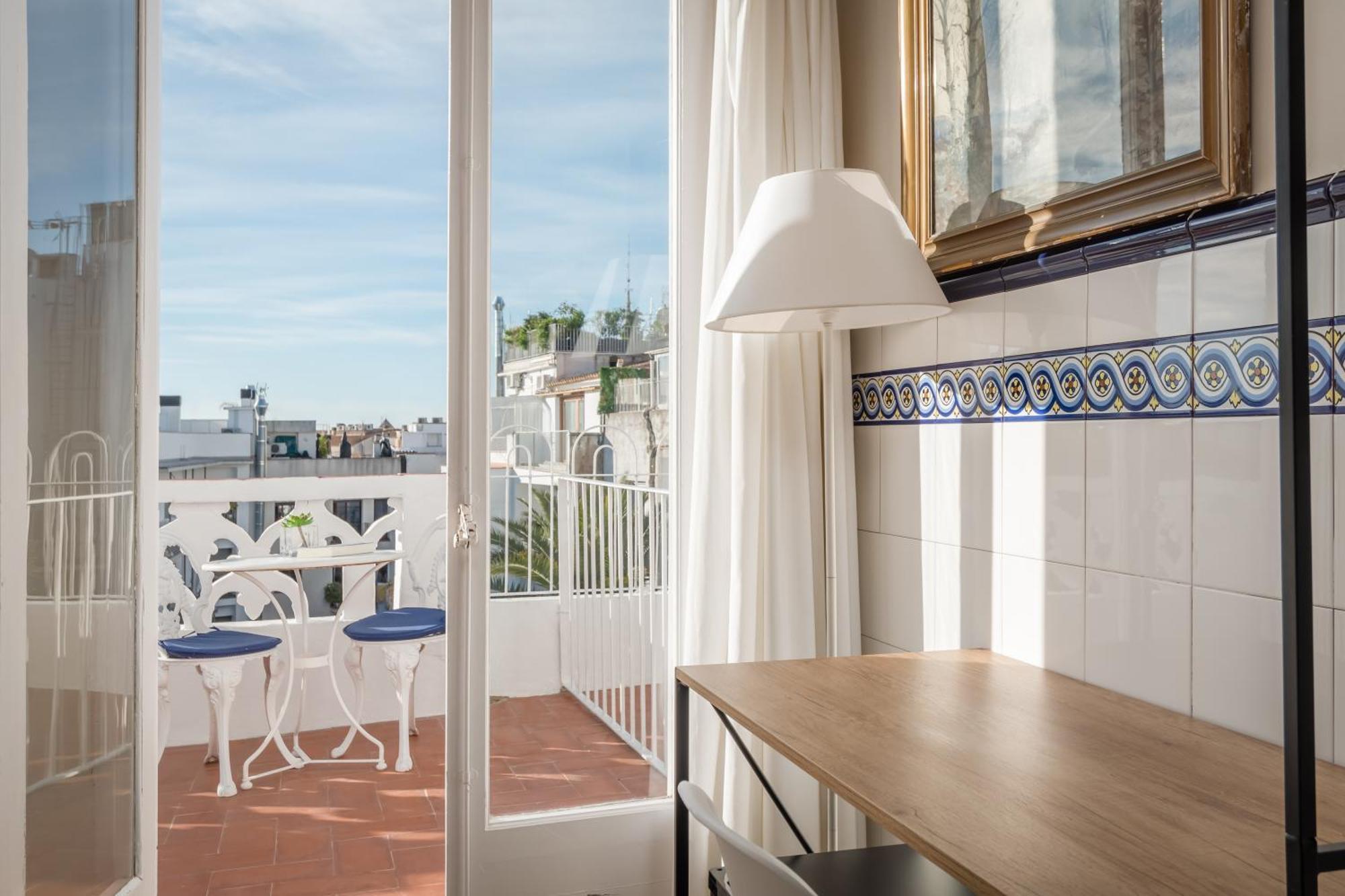 Medium Romantic Hotel